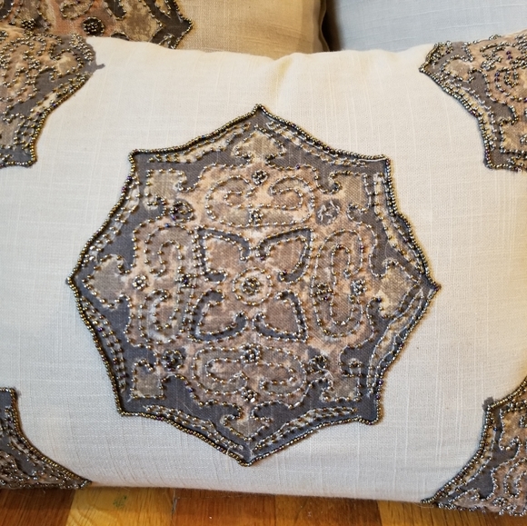 Kim Seybert Living Down filled throw pillows - Picture 2 of 7